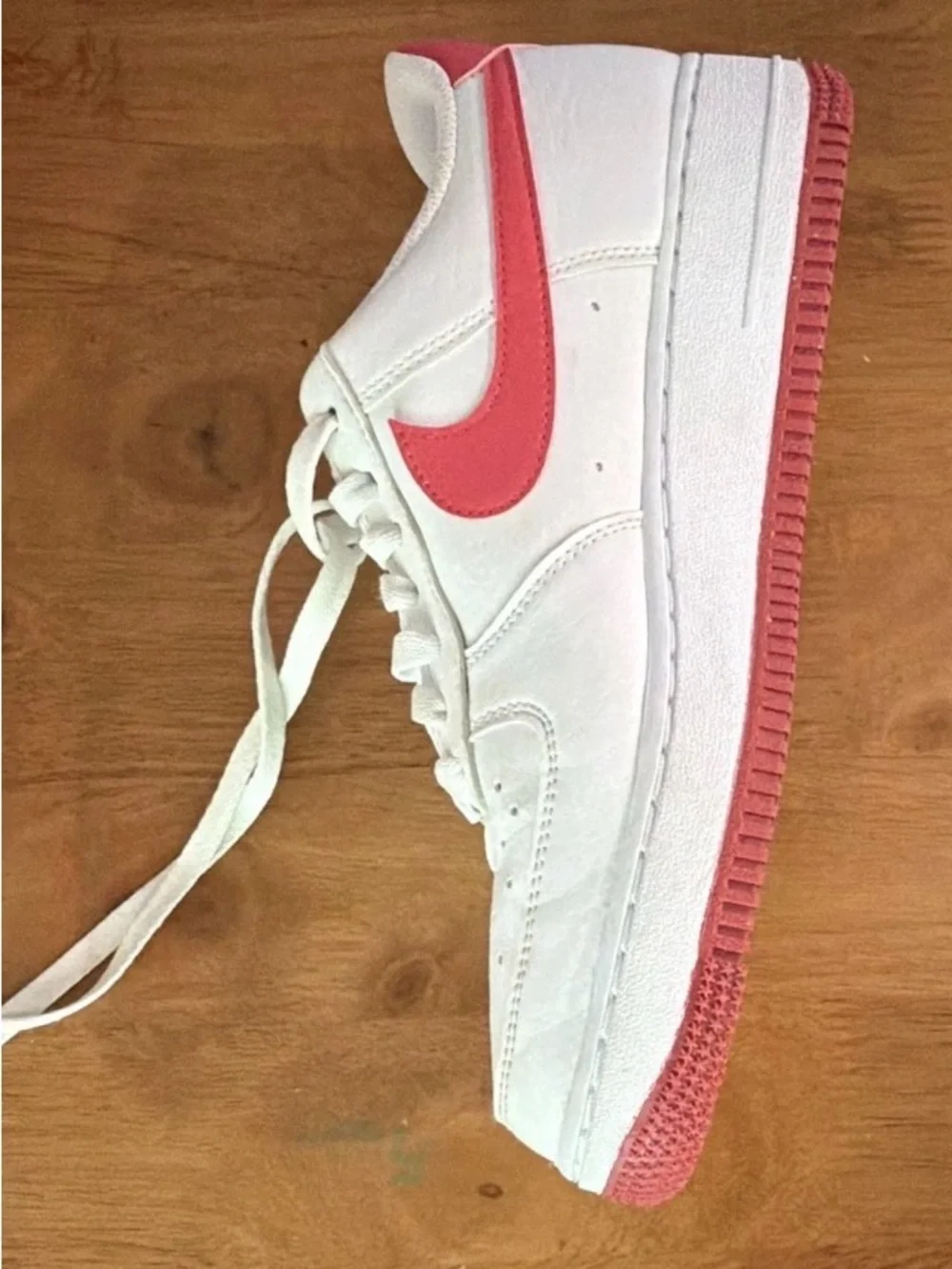 Nike Women's Athletic Shoes White with Red Accents - Picture 9 of 9